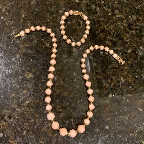 AVON - Picture 4 of 8